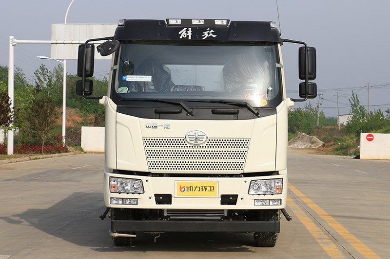 國(guó)六解放13噸灑水車(chē)