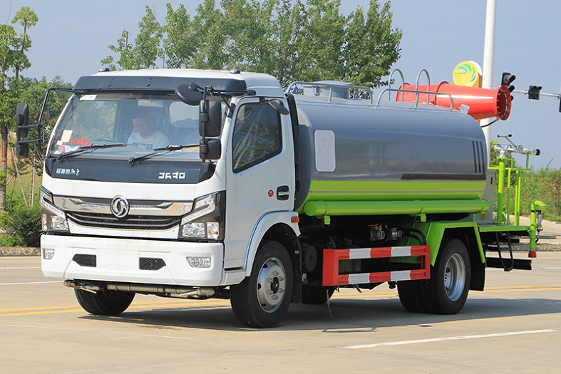 國(guó)六東風(fēng)大多利卡9噸噴霧車
