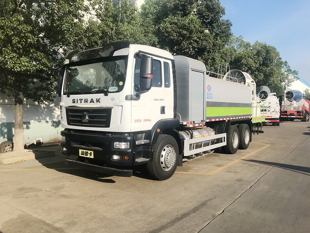 國(guó)六重汽汕德卡后雙橋16立方霧炮車/50-120米霧炮