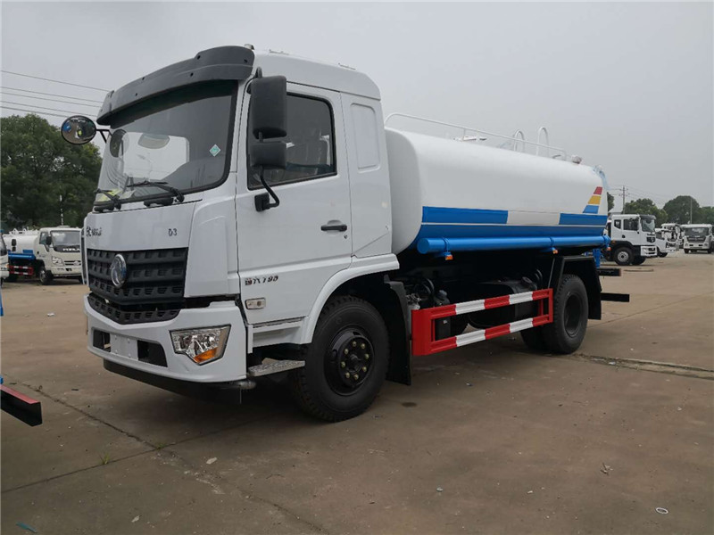 國(guó)六東風(fēng)專底D3 12噸灑水車