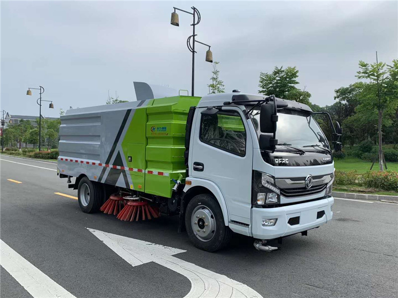 國六東風(fēng)多利卡D7 掃路車