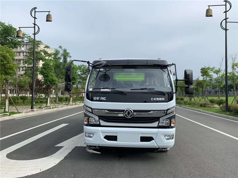 國(guó)六東風(fēng)多利卡D7 掃路車