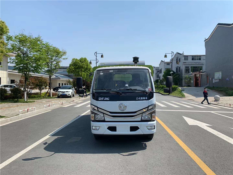 國六東風(fēng)多利卡吸塵車