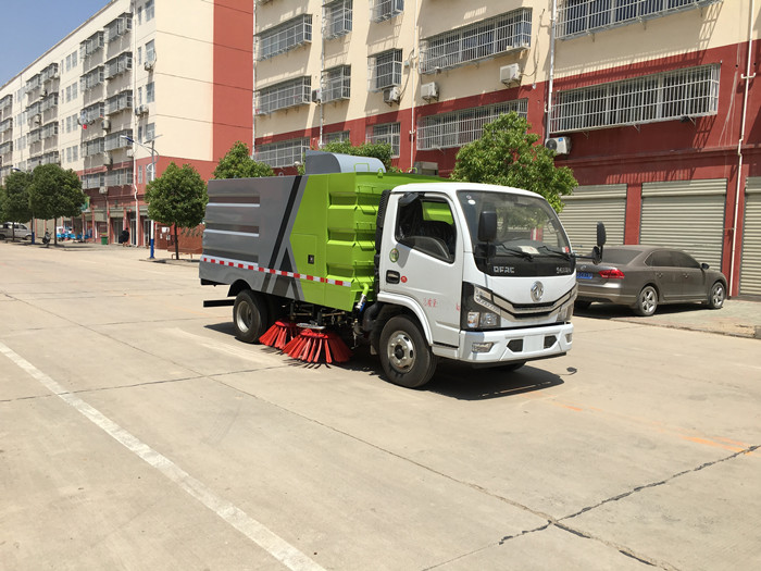 國(guó)六東風(fēng)小多利卡掃路車