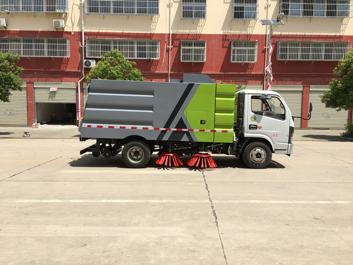 國(guó)六東風(fēng)小多利卡掃路車