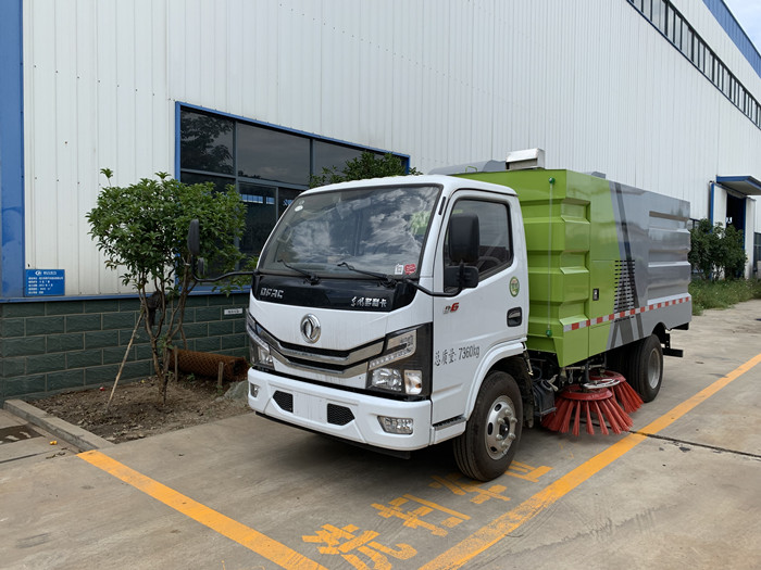 國(guó)六東風(fēng)小多利卡掃路車