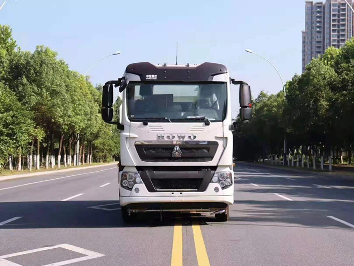 國(guó)六重汽豪沃洗掃車(chē)-程力洗掃車(chē)廠