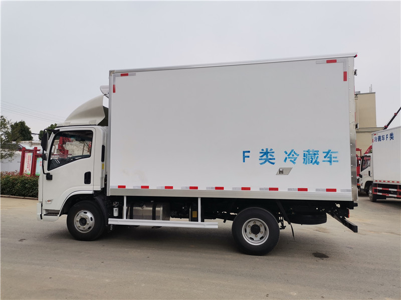 國(guó)六陜汽德龍K3000藍(lán)牌冷藏車(chē)