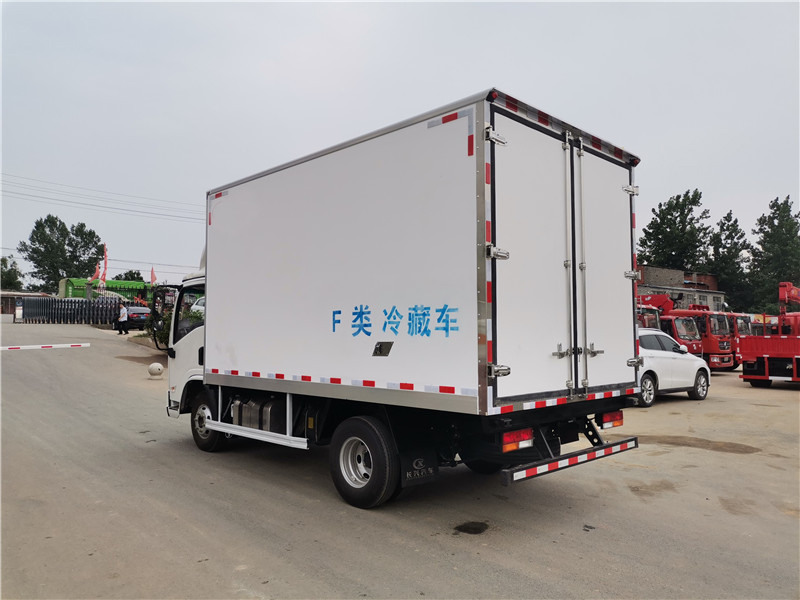 國(guó)六陜汽德龍K3000藍(lán)牌冷藏車(chē)