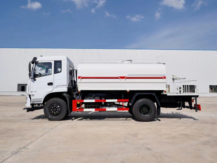 國(guó)六東風(fēng)Q7 12噸灑水車(chē)_灑水車(chē)廠(chǎng)家