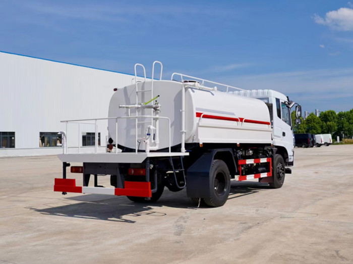 國(guó)六東風(fēng)Q7 12噸灑水車(chē)_灑水車(chē)廠(chǎng)家